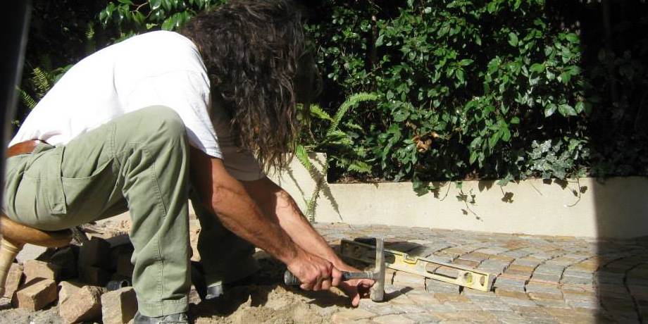 Italian Porphyry Pty Ltd employs skilled stonemasons